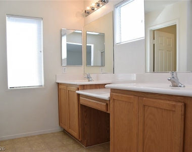 9440 Crimson Sky Street - Photo Thumbnail 18