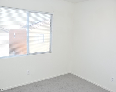 9440 Crimson Sky Street - Photo Thumbnail 24
