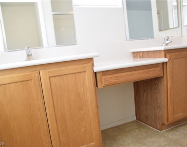 9440 Crimson Sky Street - Photo Thumbnail 20