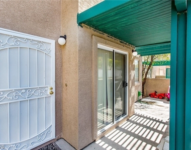 5237 Steinbrenner Lane - Photo Thumbnail 2