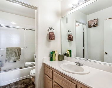 5237 Steinbrenner Lane - Photo Thumbnail 12
