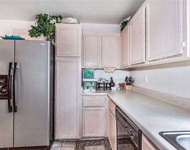 5237 Steinbrenner Lane - Photo Thumbnail 7