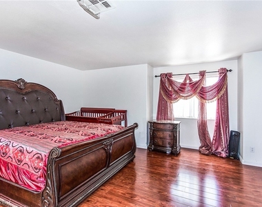 5237 Steinbrenner Lane - Photo Thumbnail 9
