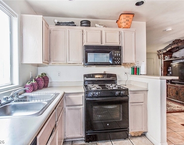 5237 Steinbrenner Lane - Photo Thumbnail 8
