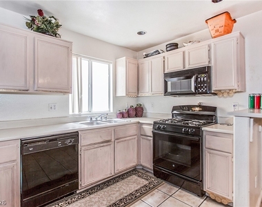 5237 Steinbrenner Lane - Photo Thumbnail 6