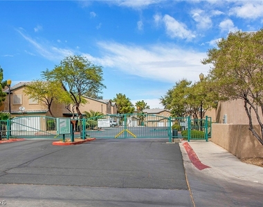 5237 Steinbrenner Lane - Photo Thumbnail 13