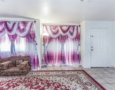 5237 Steinbrenner Lane - Photo Thumbnail 4