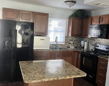 2894 Randall Street - Photo Thumbnail 12