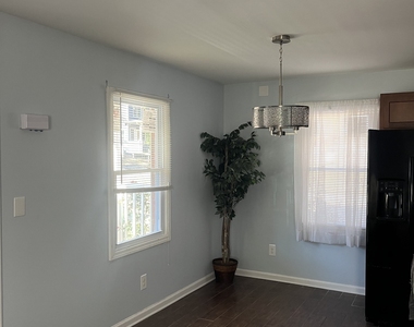 2894 Randall Street - Photo Thumbnail 5