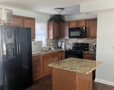 2894 Randall Street - Photo Thumbnail 8