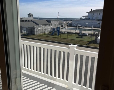 709 Ocean Avenue N - Photo Thumbnail 3