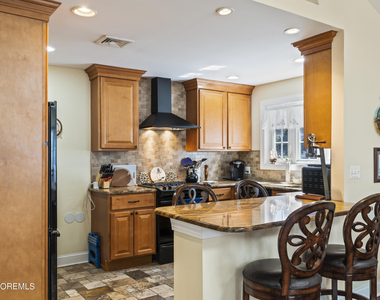 204 Randall Avenue - Photo Thumbnail 13