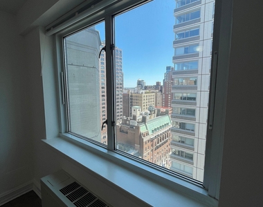 East 71st Street - Photo Thumbnail 12