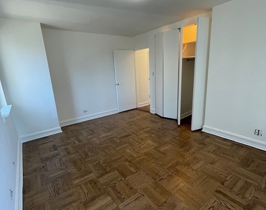 East 71st Street - Photo Thumbnail 9
