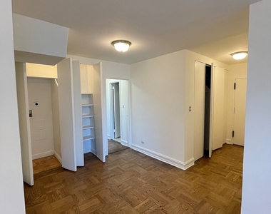 East 71st Street - Photo Thumbnail 3