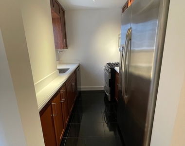 East 71st Street - Photo Thumbnail 16