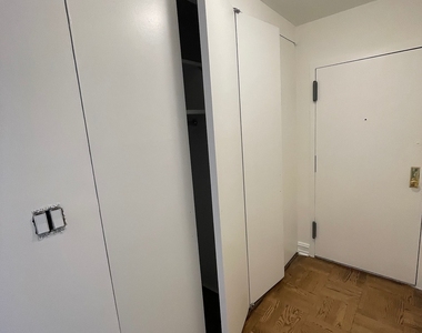 East 71st Street - Photo Thumbnail 18