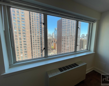 East 71st Street - Photo Thumbnail 13