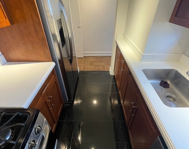 East 71st Street - Photo Thumbnail 15