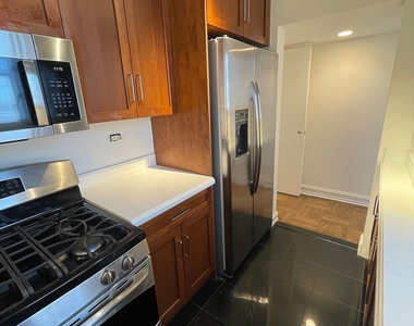 East 71st Street - Photo Thumbnail 14