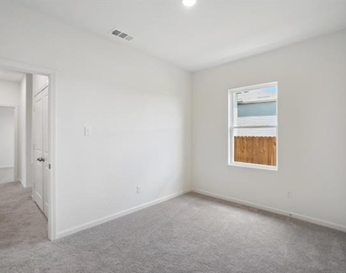 2207 Pioneer Drive - Photo Thumbnail 17