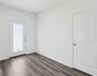 2207 Pioneer Drive - Photo Thumbnail 14