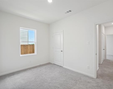 2207 Pioneer Drive - Photo Thumbnail 16