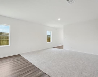 2207 Pioneer Drive - Photo Thumbnail 13