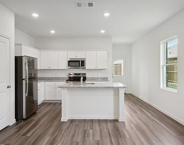 2207 Pioneer Drive - Photo Thumbnail 7