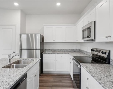 2207 Pioneer Drive - Photo Thumbnail 8