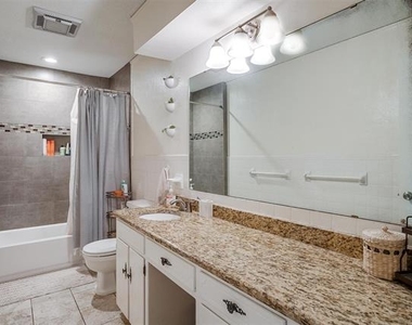 3217 Lubbock Avenue - Photo Thumbnail 18