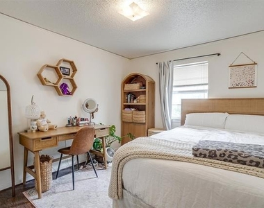 3217 Lubbock Avenue - Photo Thumbnail 19