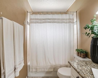 3217 Lubbock Avenue - Photo Thumbnail 16