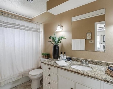 3217 Lubbock Avenue - Photo Thumbnail 15