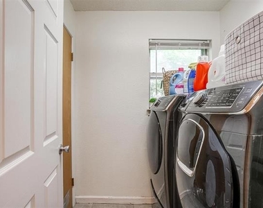 3217 Lubbock Avenue - Photo Thumbnail 21