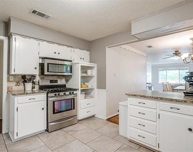 3217 Lubbock Avenue - Photo Thumbnail 11