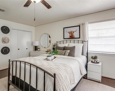 3217 Lubbock Avenue - Photo Thumbnail 14