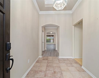 923 N Sky Drive - Photo Thumbnail 2