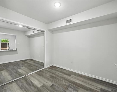 5626 Preston Oaks Road - Photo Thumbnail 8