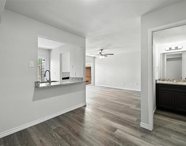 5626 Preston Oaks Road - Photo Thumbnail 10