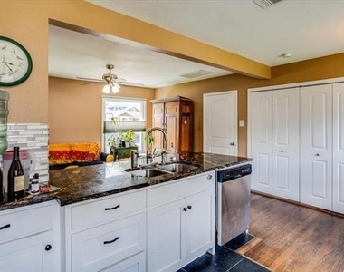 10518 Desdemona Drive - Photo Thumbnail 4