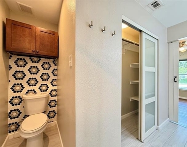 10518 Desdemona Drive - Photo Thumbnail 11