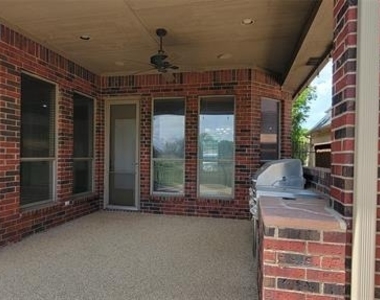 856 Merion Drive - Photo Thumbnail 7