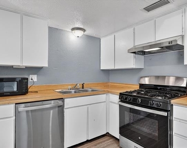 1406 Yukon Drive - Photo Thumbnail 10