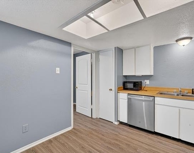 1406 Yukon Drive - Photo Thumbnail 12