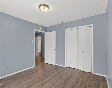1406 Yukon Drive - Photo Thumbnail 15