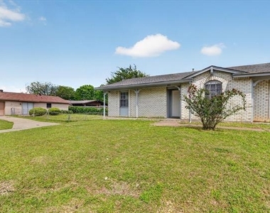 1406 Yukon Drive - Photo Thumbnail 4