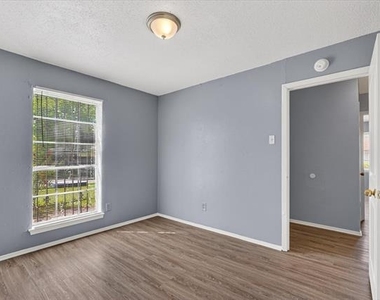 1406 Yukon Drive - Photo Thumbnail 16