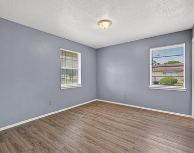 1406 Yukon Drive - Photo Thumbnail 18