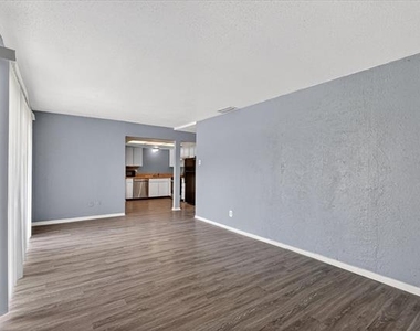 1406 Yukon Drive - Photo Thumbnail 7